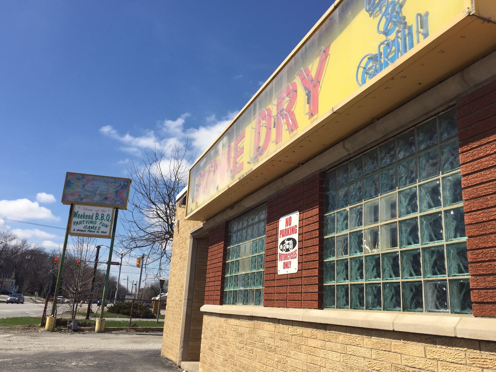 Bone Dry Bar & Grill